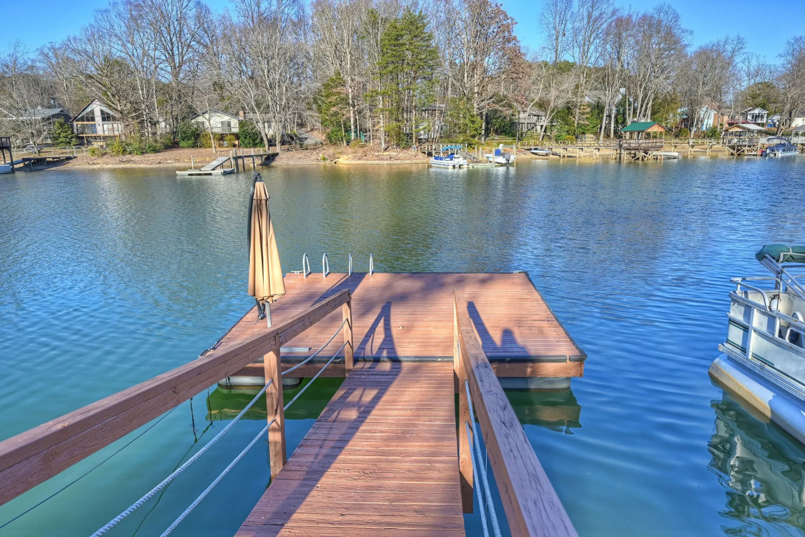 Dock Days by Avantstay Swimming Platform Dock