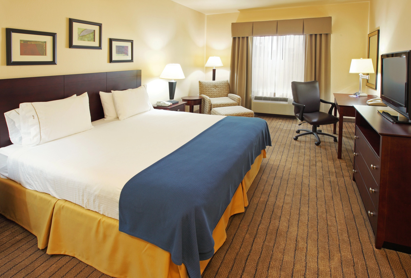 Holiday Inn Express & Suites Marshall by IHG