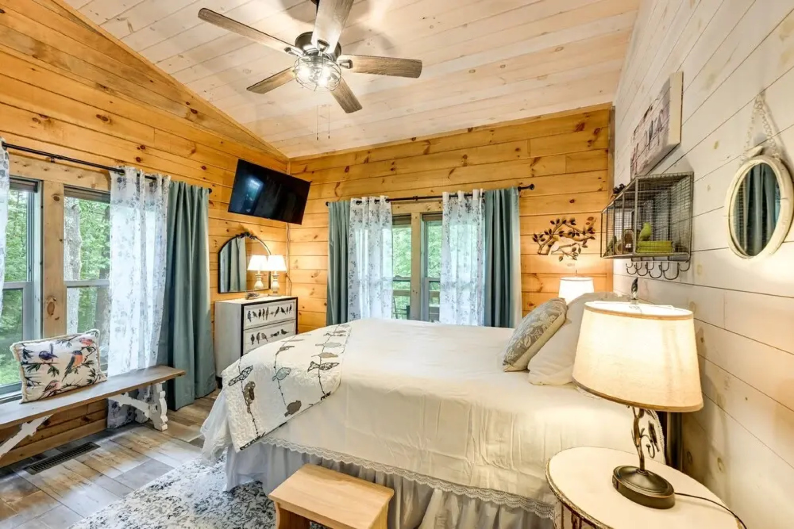 Cullowhee Cabin w/ Hot Tub, 3 Mi to Lake Glenville