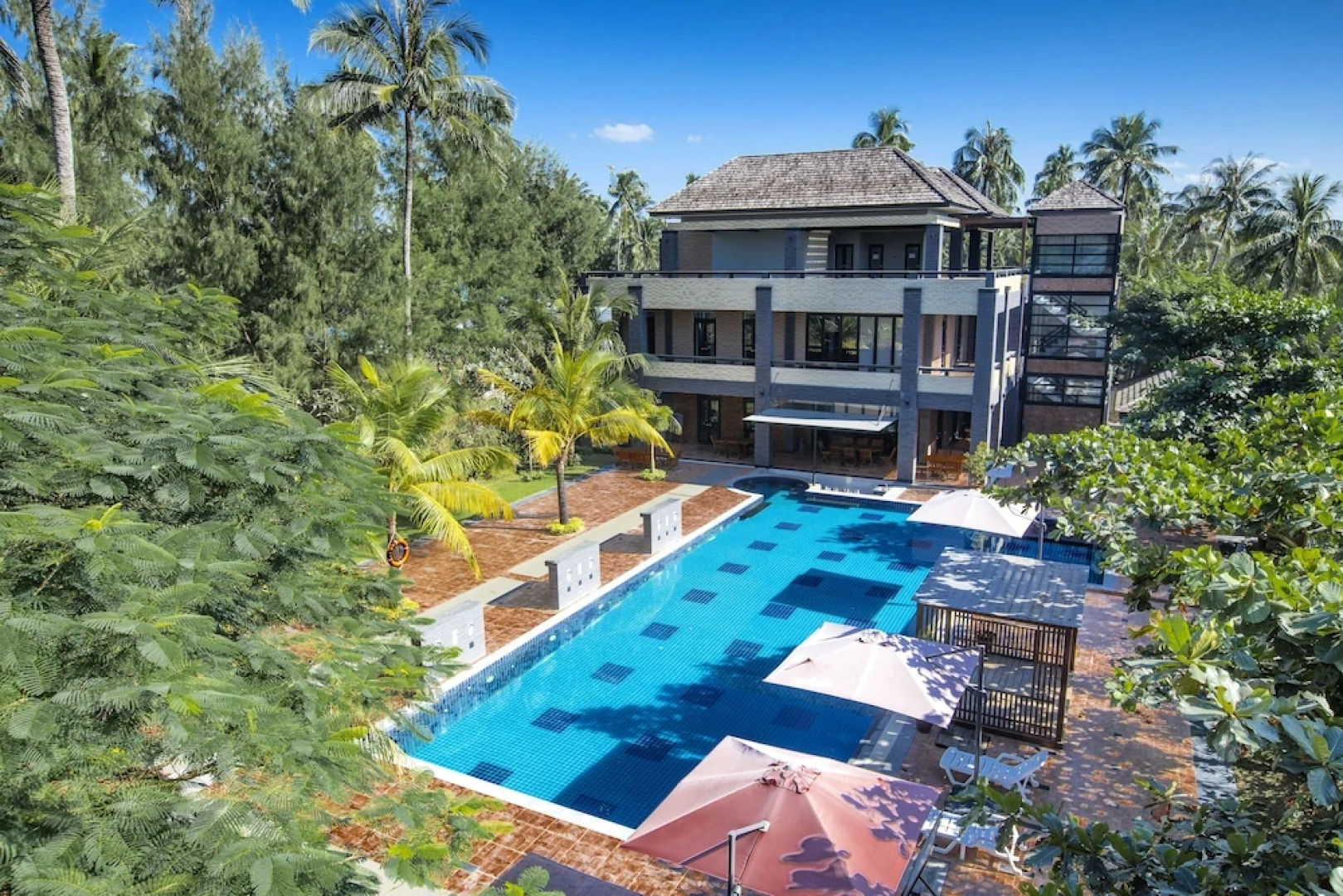 Sunny Paradise Resort