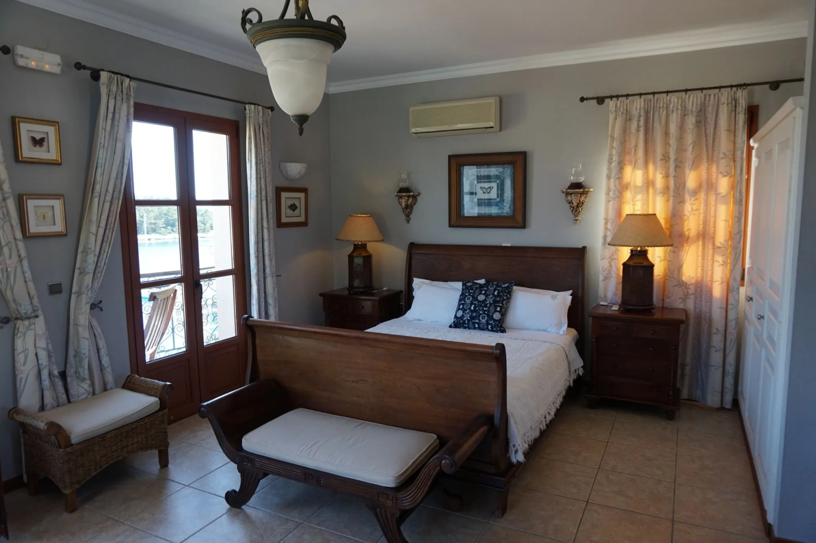 Faros Suites - Adults Only