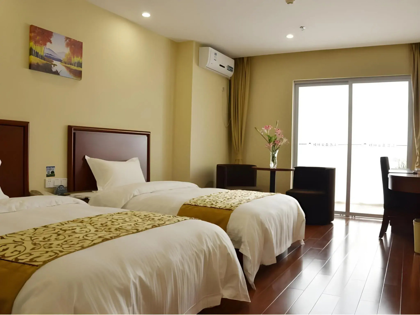 GreenTree Inn JiangSu ZhenJiang DingMao Industrial Park WoDe Square Express Hotel