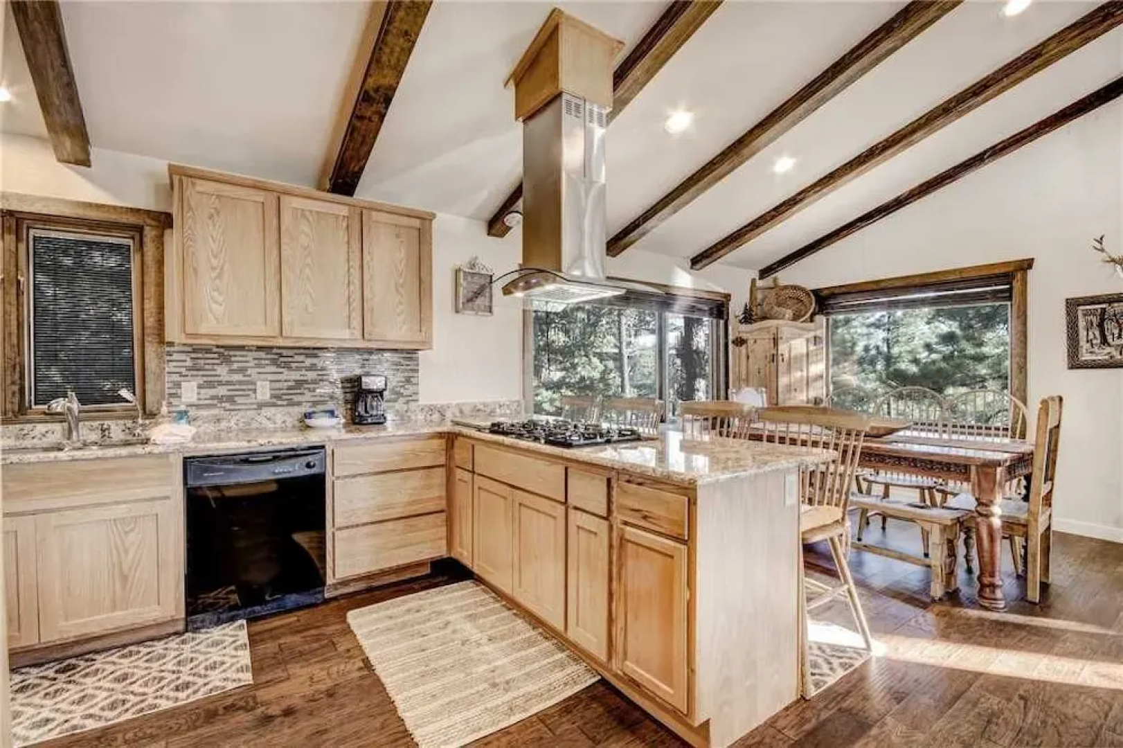 Alto Lakes - Four Bedroom Cabin with Hot Tub