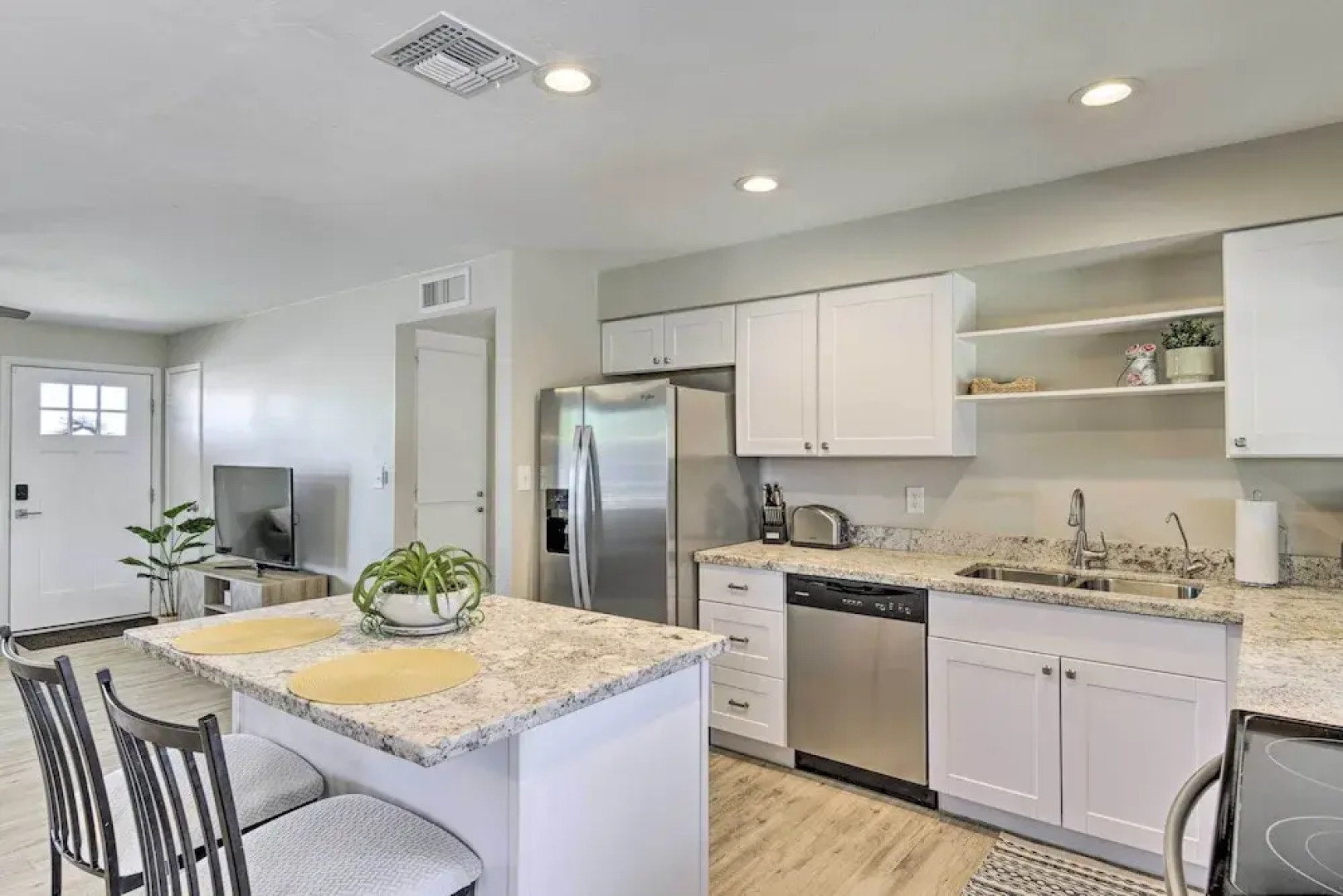 3 Mi to Asu: Home w/ Pool & Grill in Tempe!