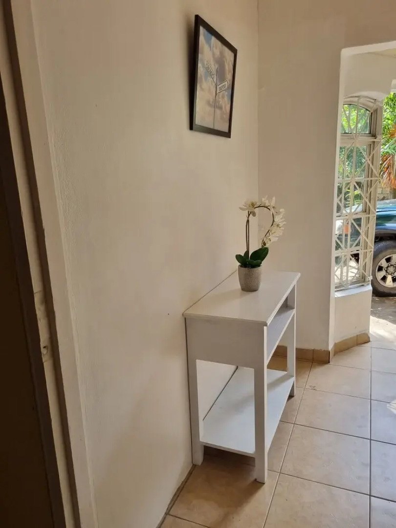 Csompo Empire one bedroom apt