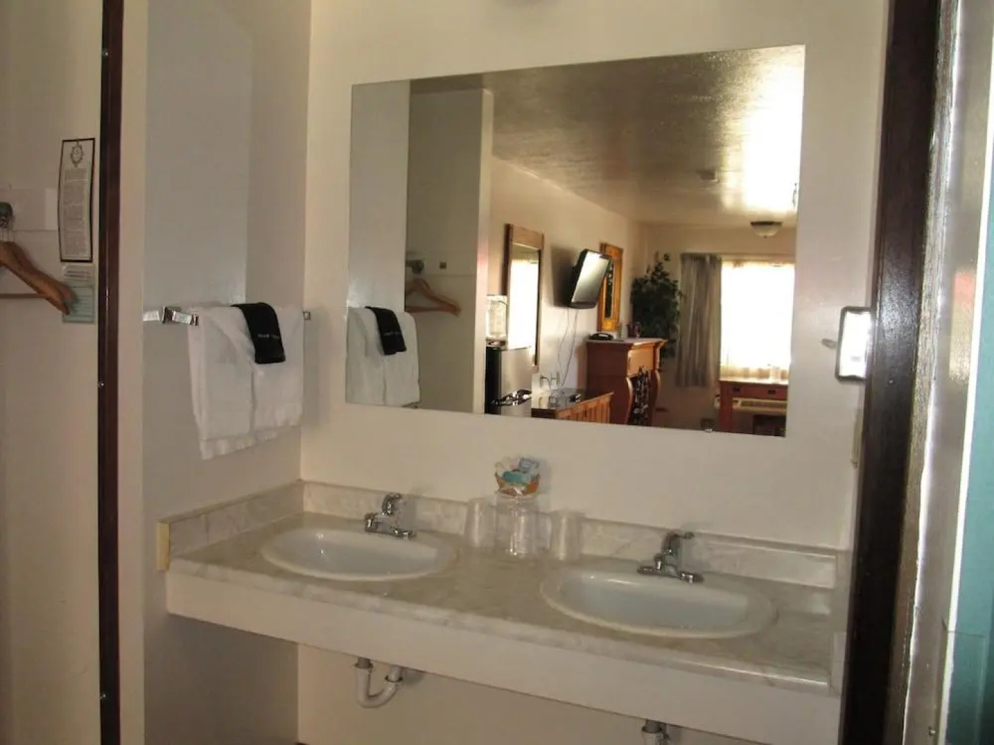 Jim Butler Inn & Suites