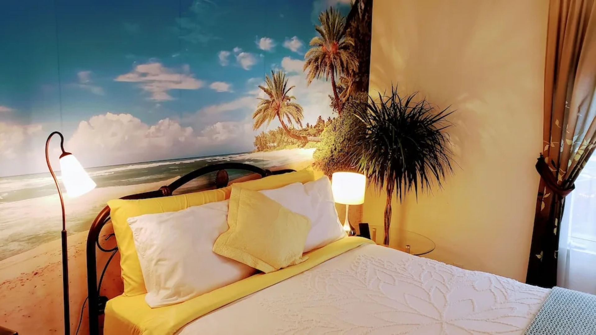 Kokomo Inn - Tropical Riverfront B&B