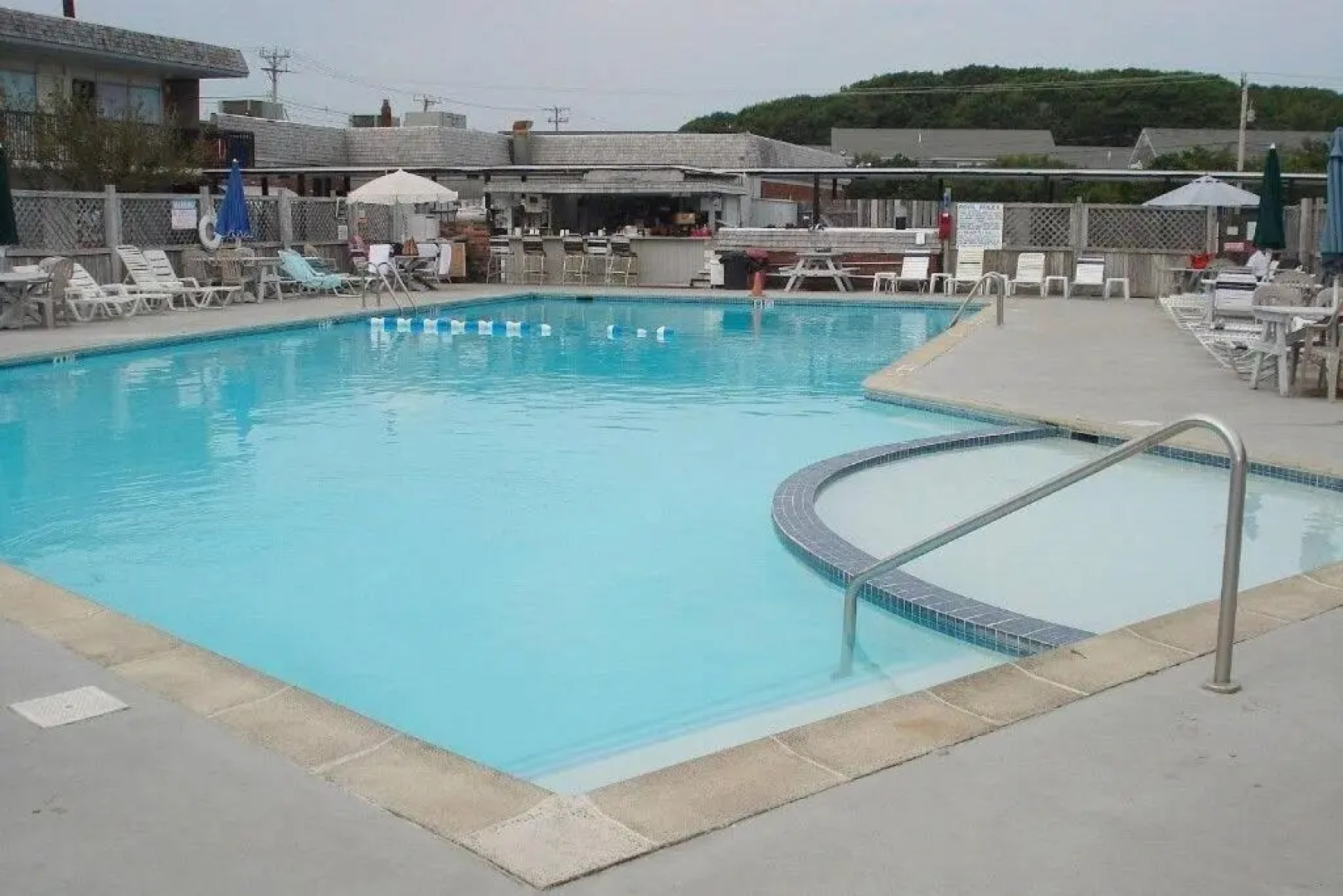 P-Town 2br Beach Beauty on the Bay. Water View!