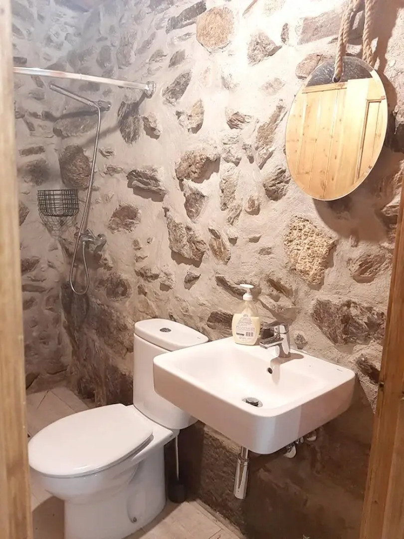 House With one Bedroom in Molares, With Wonderful Lake View and Shared Pool