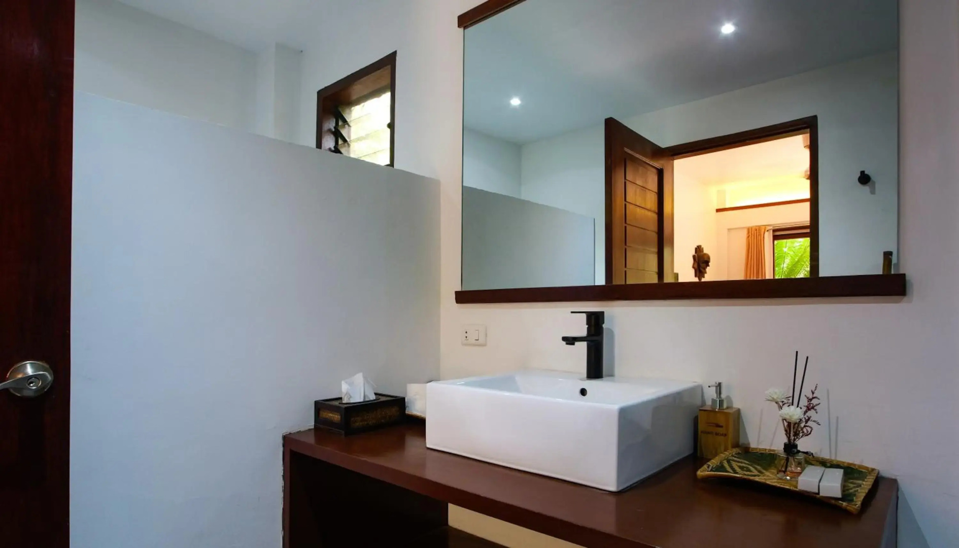 Last Frontier Beach Resort - Adults Only