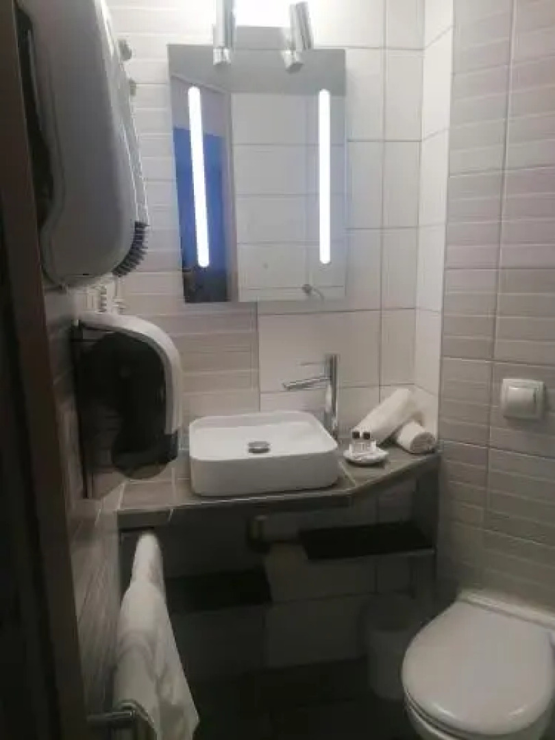 Hotel The Originals Romans-sur-Isère Le Clos des Tanneurs