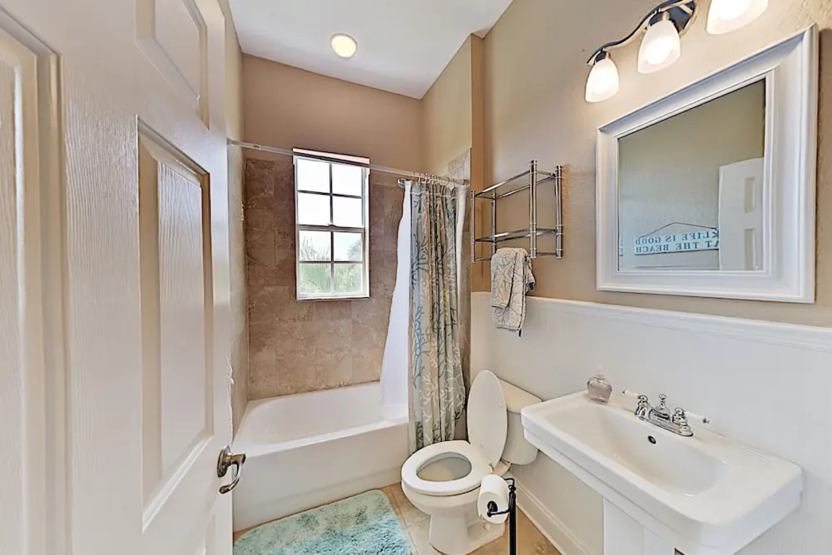 Immaculate Canal W/ Pool, Dock & Game Lounge 4 Bedroom Home