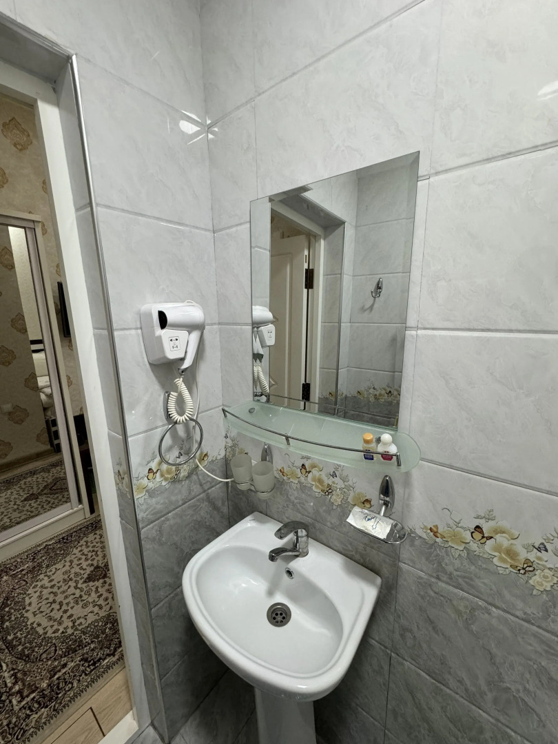 Отель Saroy Palace