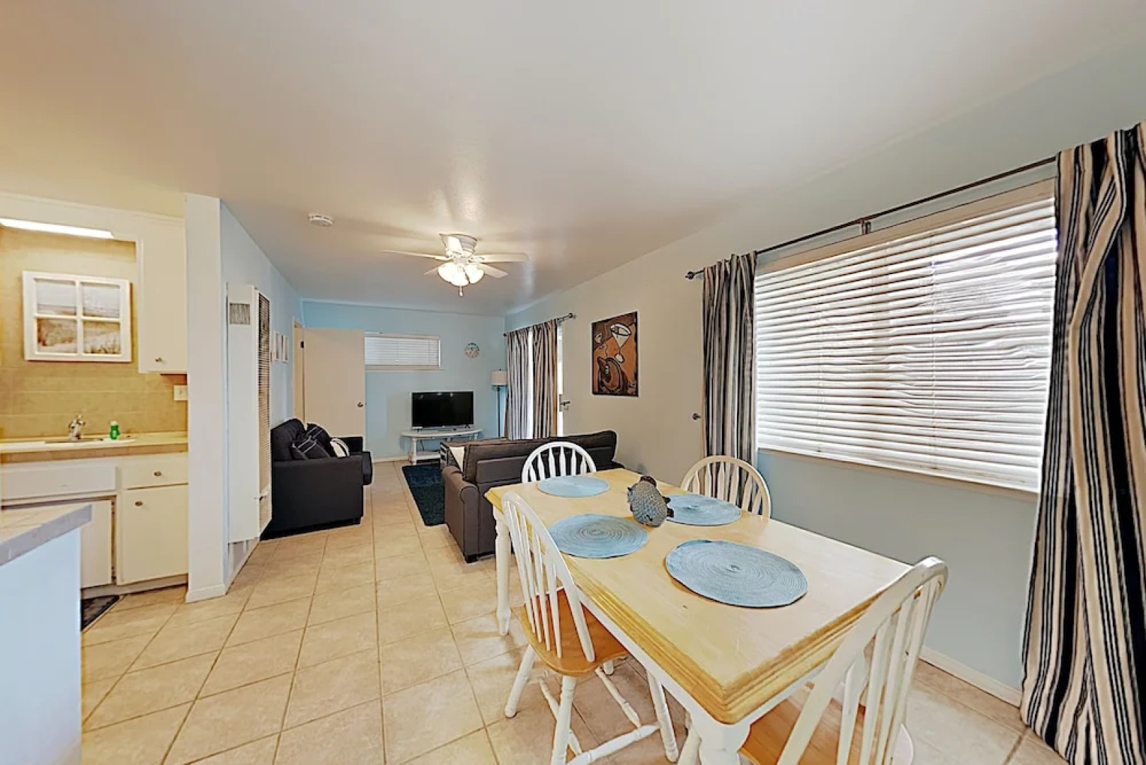 Airy Beach W/ Ocean Views, Balcony & Patio 3 Bedroom Home