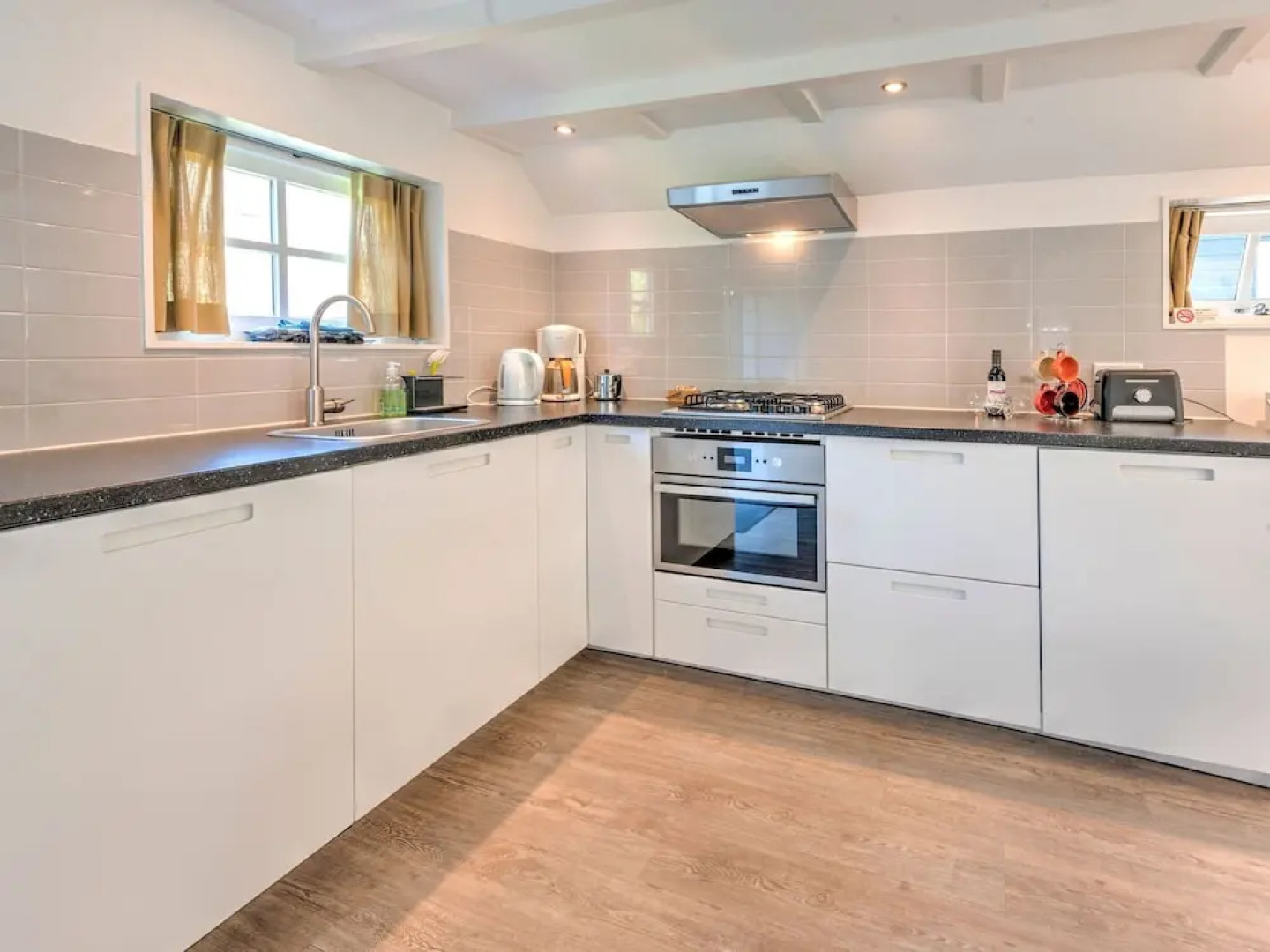 Modern Holiday Home in old Centre of Giethoorn With 2 Hours of Boat use