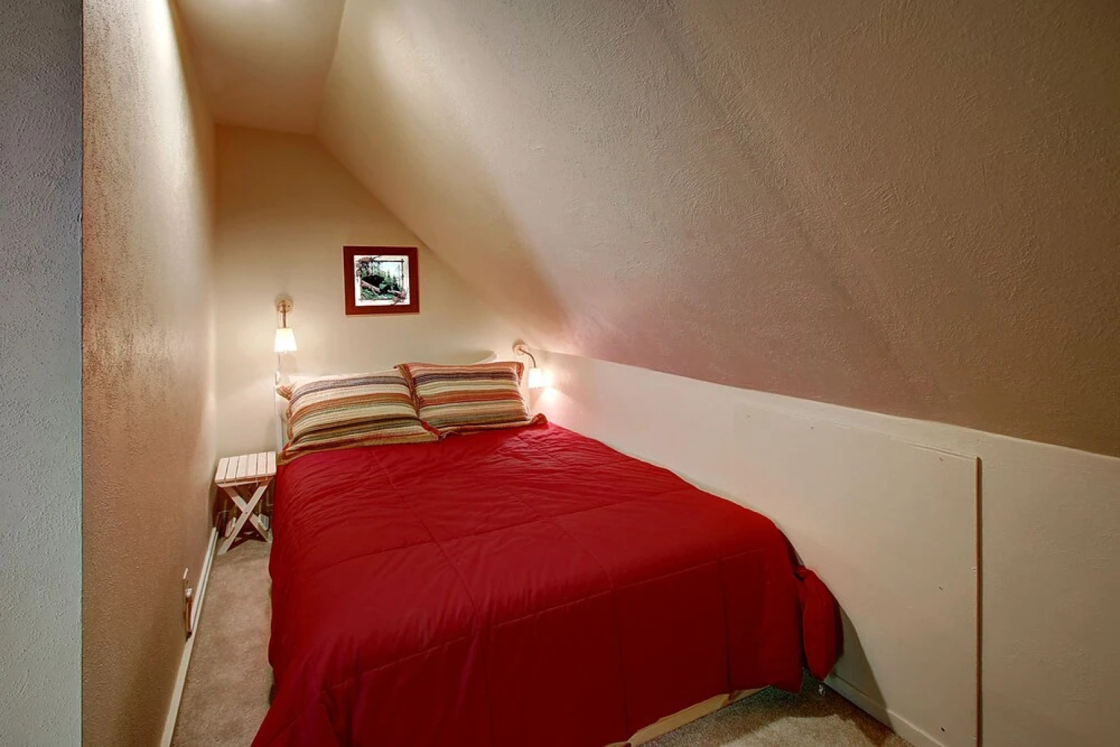 Peaceful Pines Cabin - Three Bedroom Home with Hot Tub