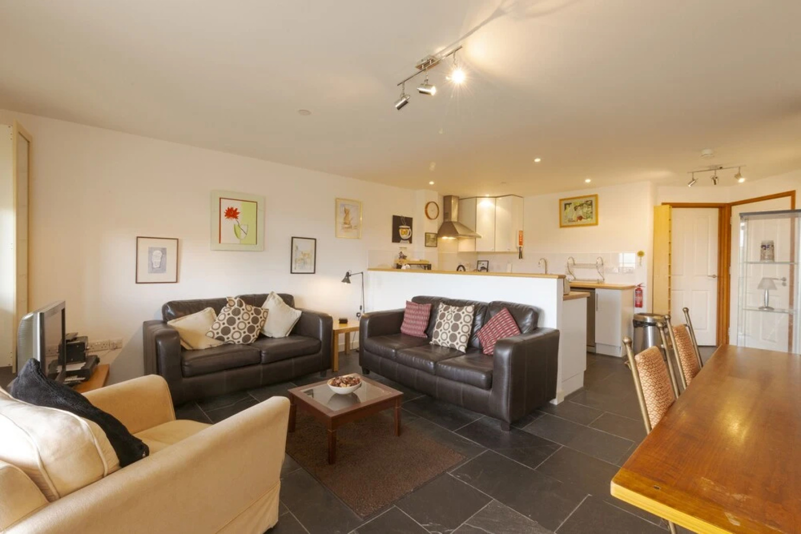 White Lodge Apartment