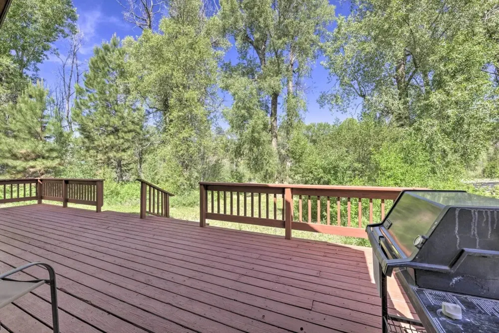 'the River Home' Cabin w/ Yard: Near Wolf Creek!