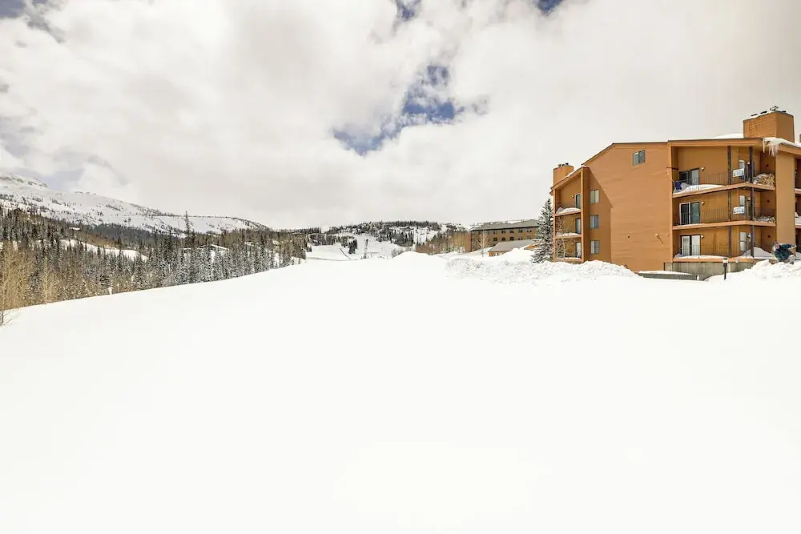 Timberbrook Village Condo: Community Pool, Hot Tub