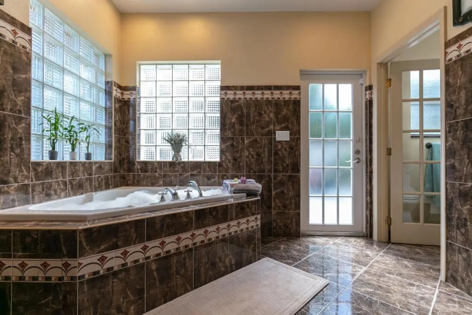 LUX 4 Bedrooms Private HTD Salt Water Pool With Concierge Service