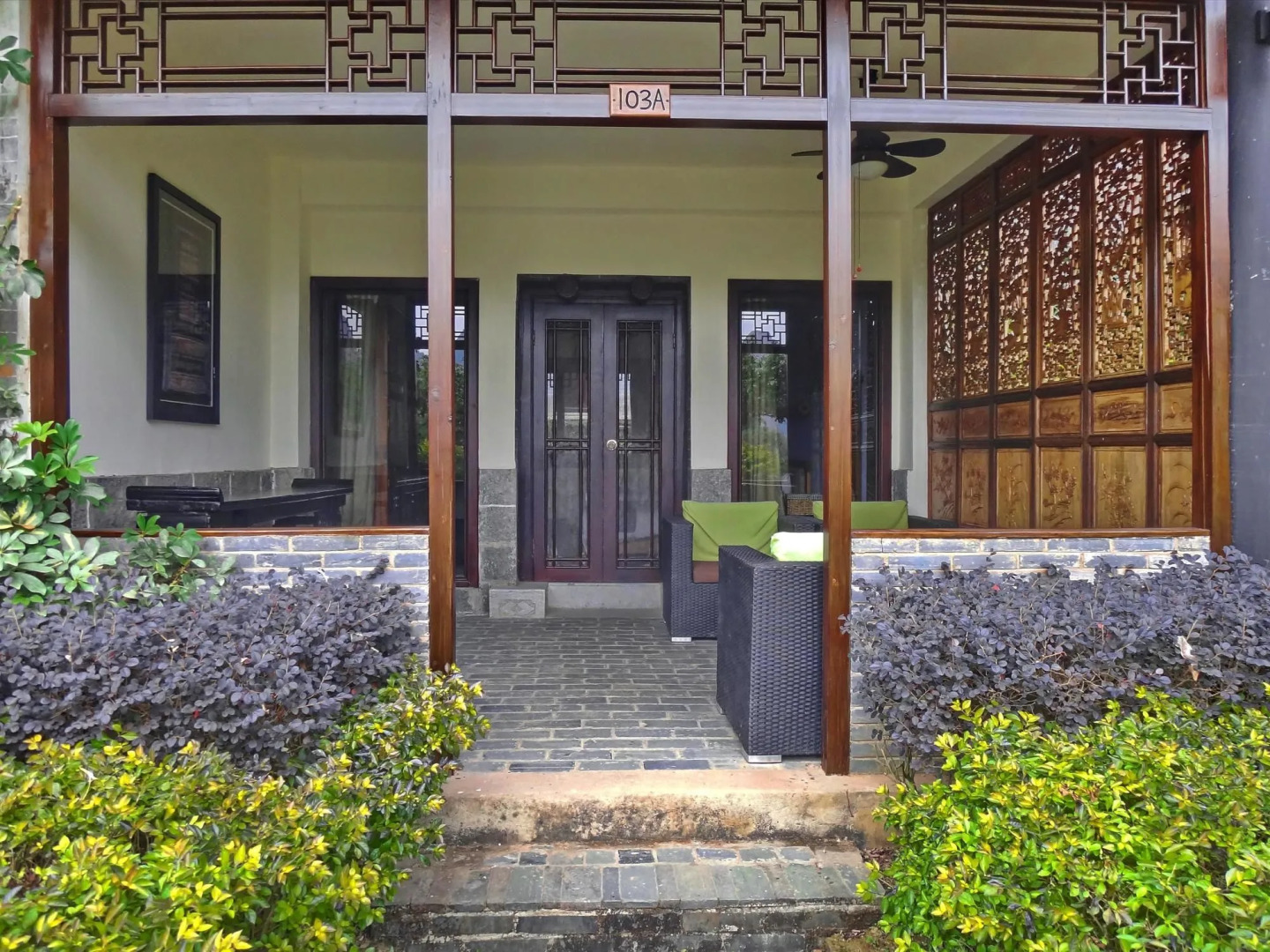 Yangshuo Mountain Retreat