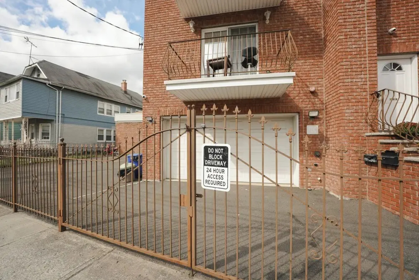 Newark Liberty Gem Brick House Apt 3