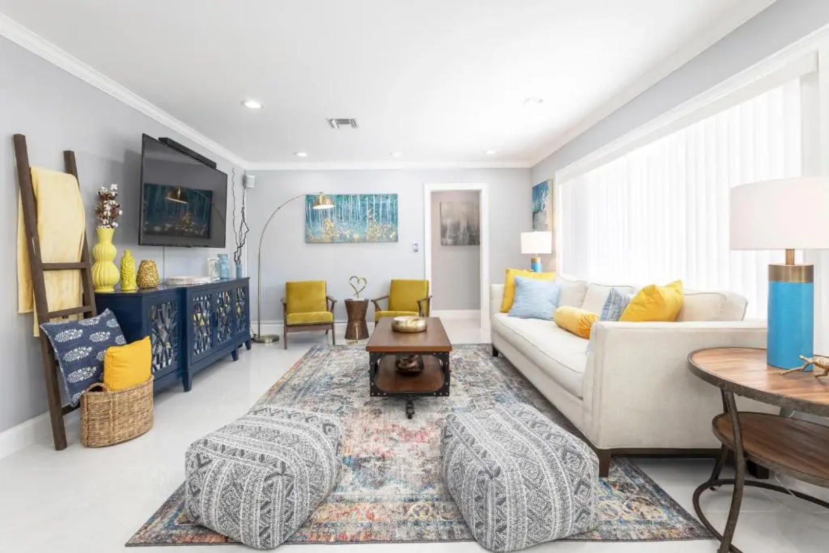 Amazing! 3br 2ba Sofa Bed, Near Beach, Heated Pool, Full Kitchen, WiFI, Patio, BBQ, Private Yard, Peaceful Neighborhood