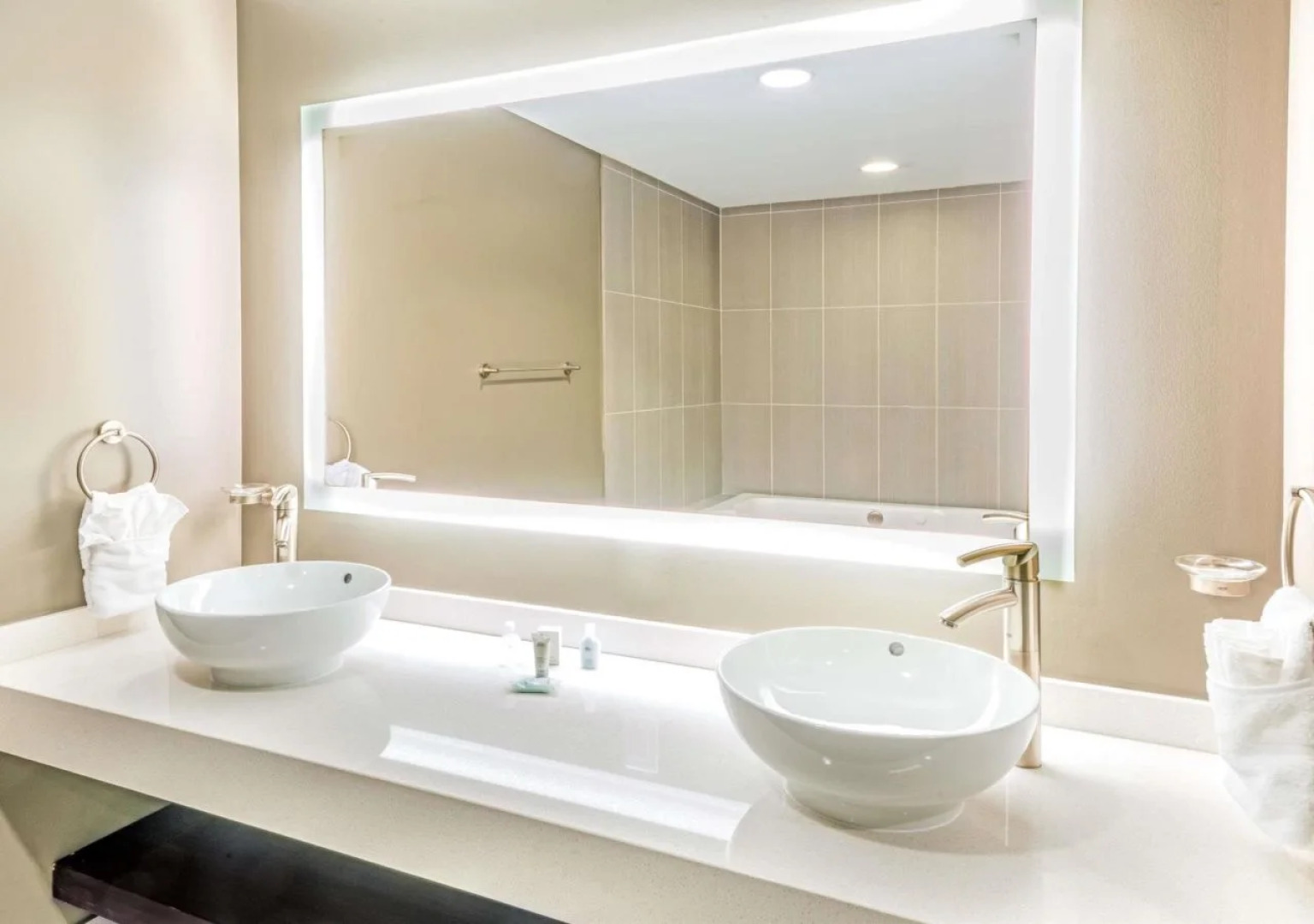 The Mosey Buffalo Williamsville, Tapestry Collection by Hilton