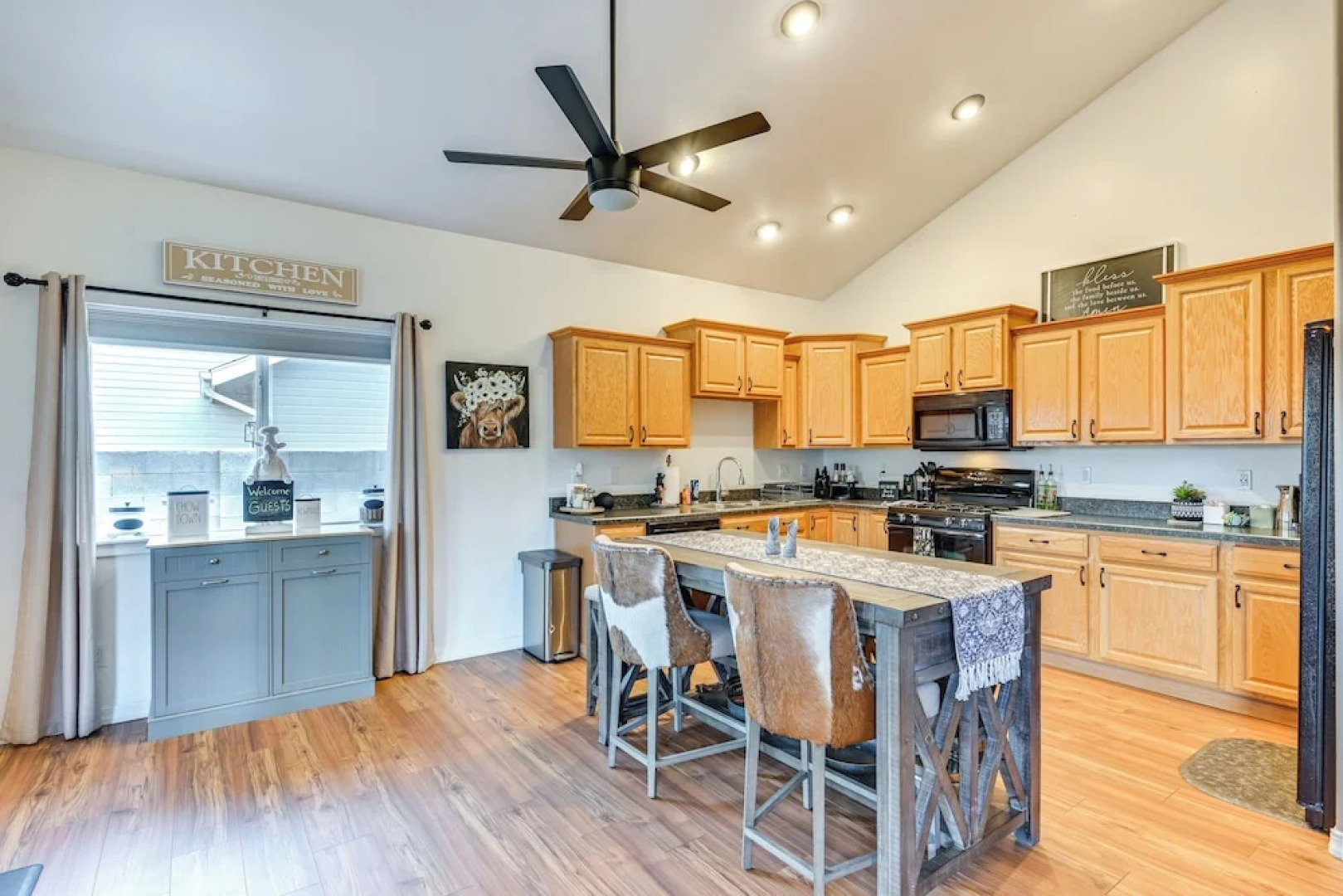 12 Mi to Flagstaff: Pet-friendly Home w/ Sunroom!