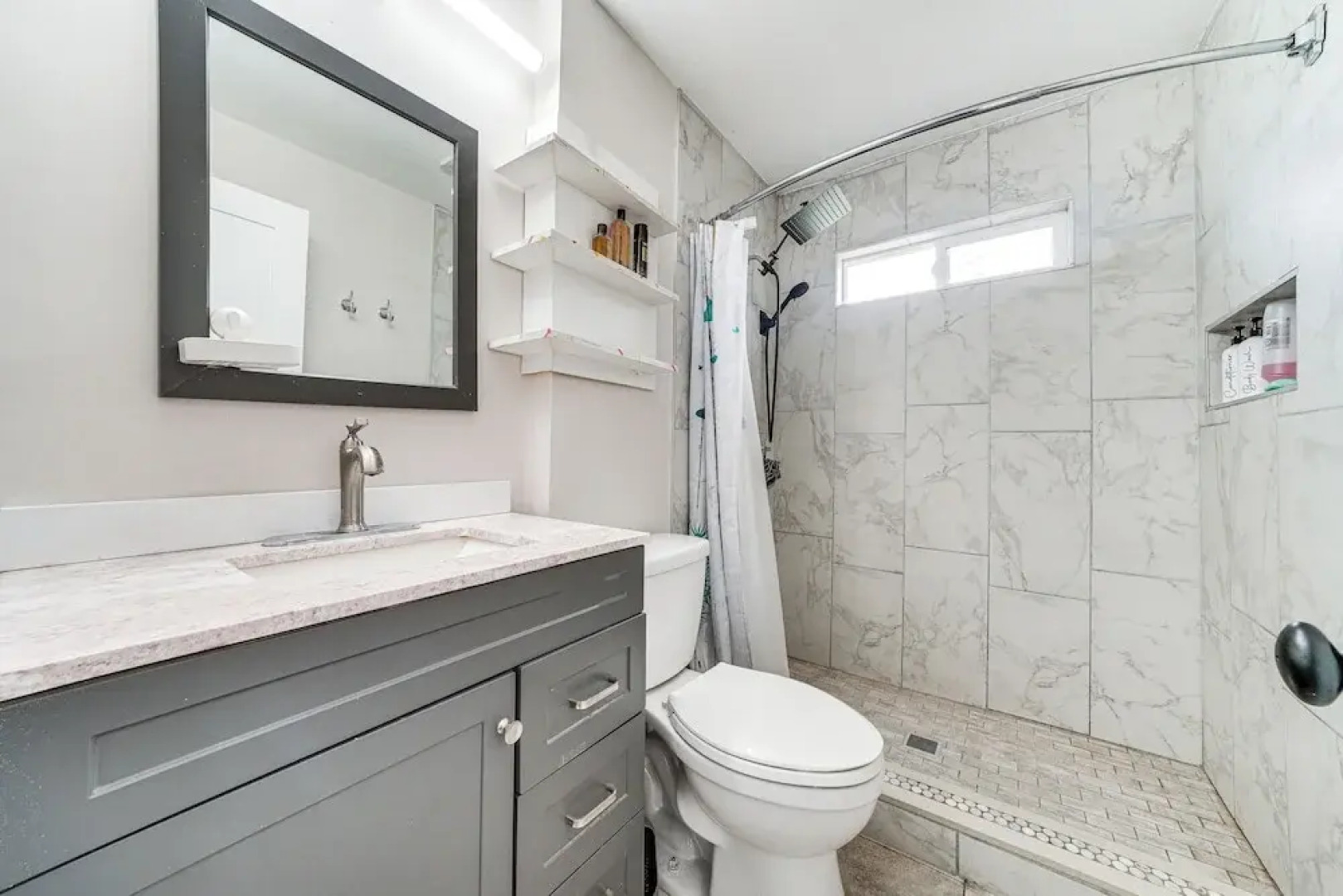 14 Mi to Dtwn Seattle: Sleek Home w/ Large Yard