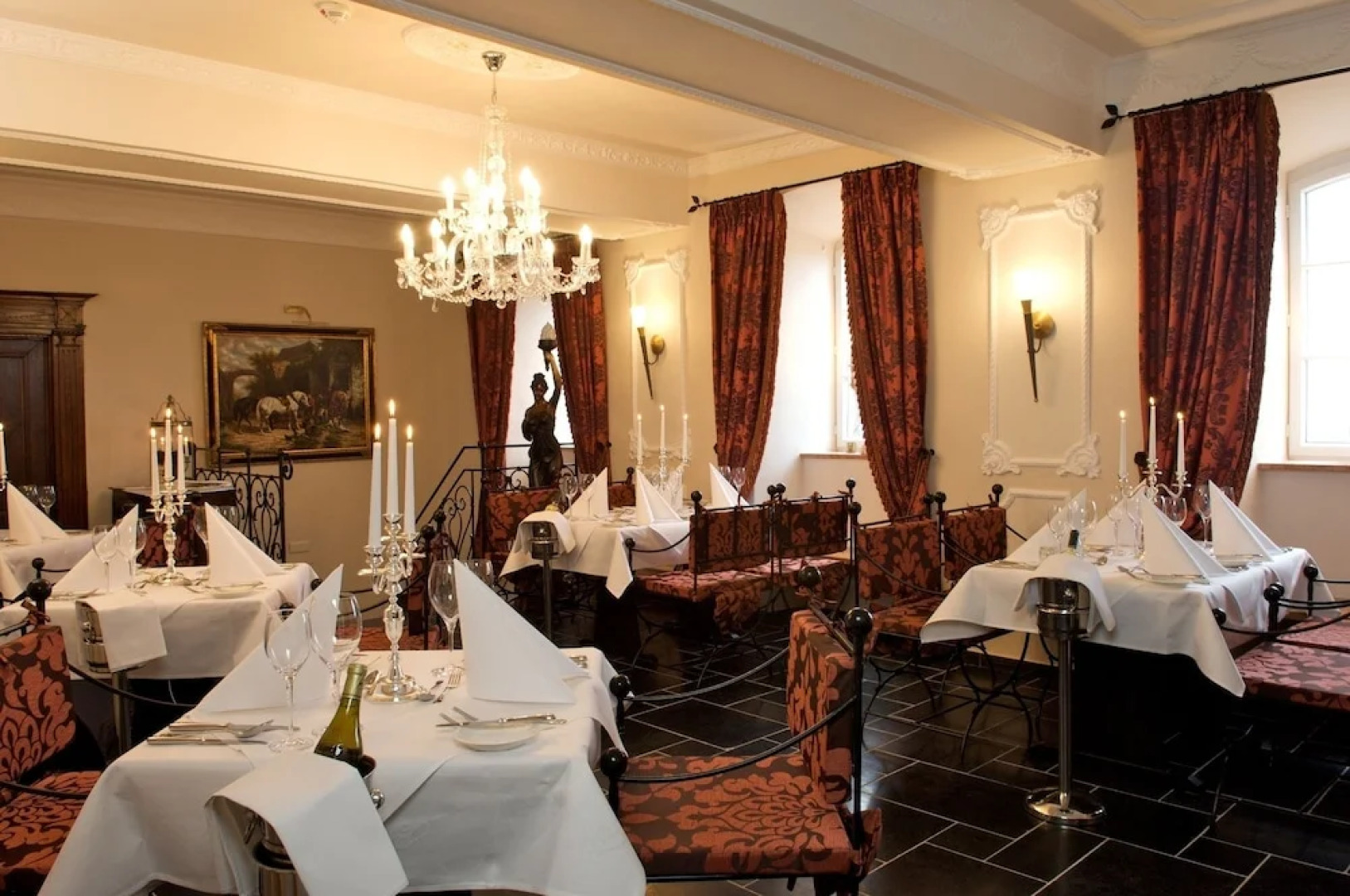 Schlosshotel Burghaus Kronenburg