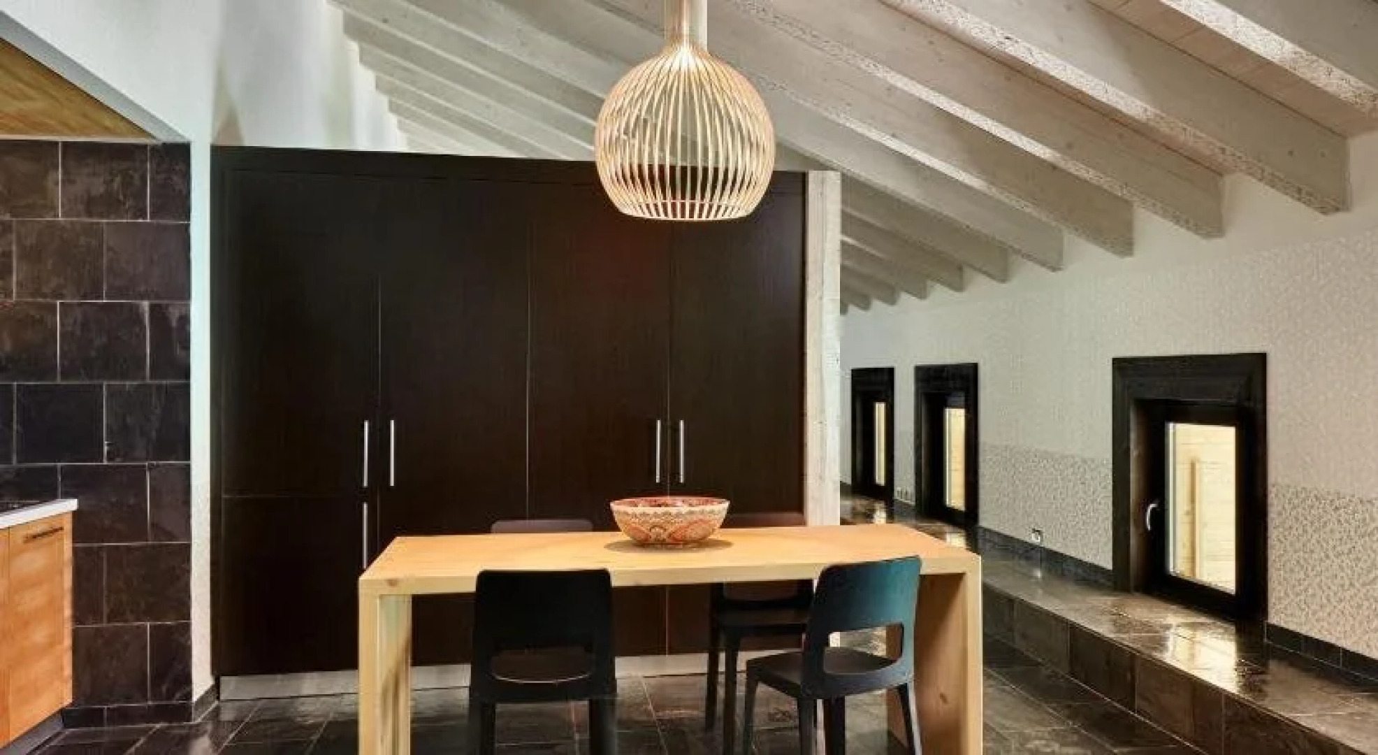 MAANJA Lake Front Suite and Restaurant