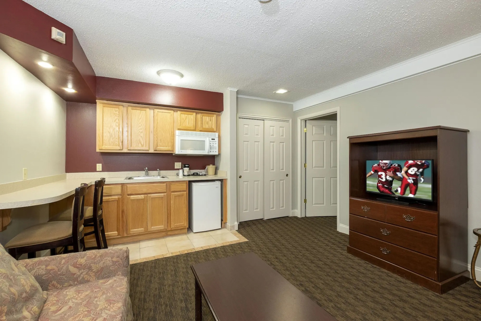 Red Roof Inn & Suites Hazleton