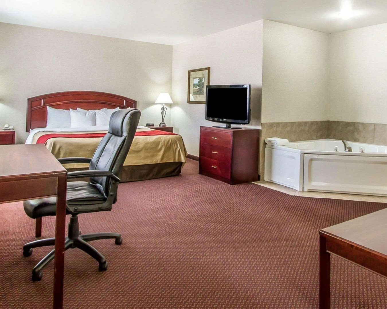 Quality Inn & Suites Fort Madison near Hwy 61