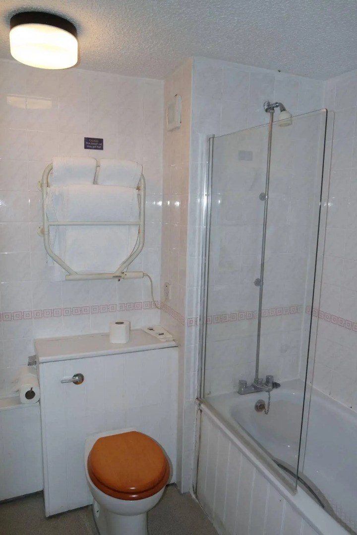 Royal Hotel, Bar & Grill