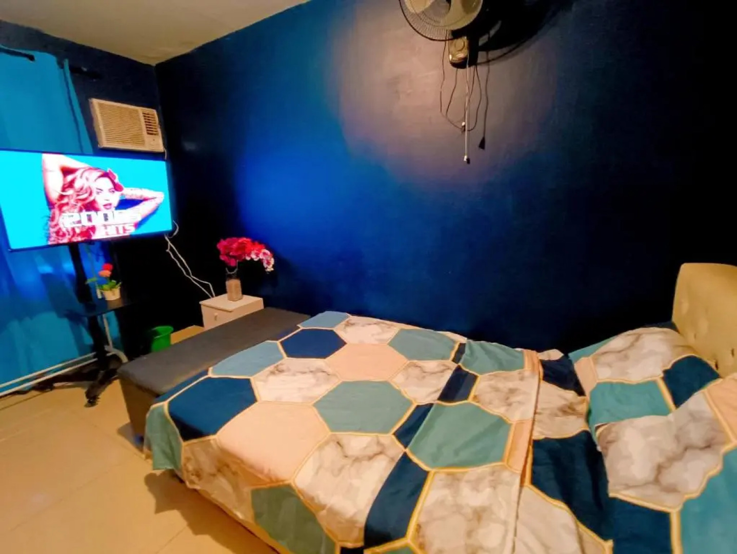 Mamby Gray's Place Balcony, Karaoke ,Wifi,Netflix &Kitchen