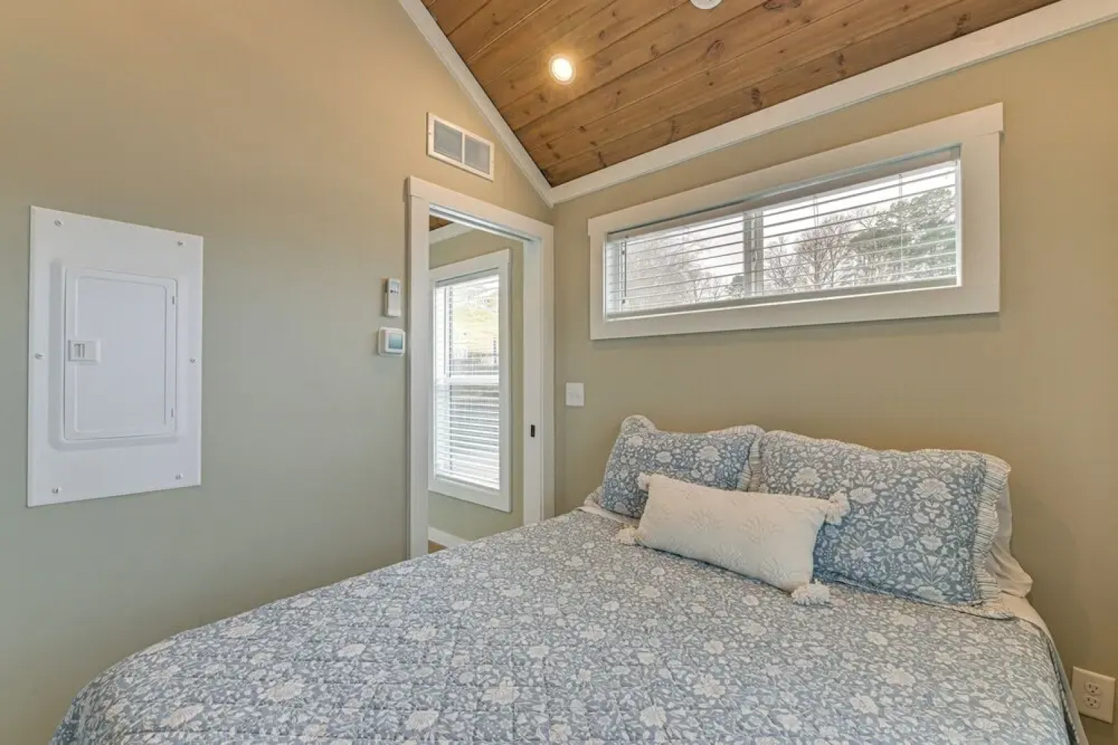 < 1 Mi to Marina: Pet-friendly Lake Norman Home!