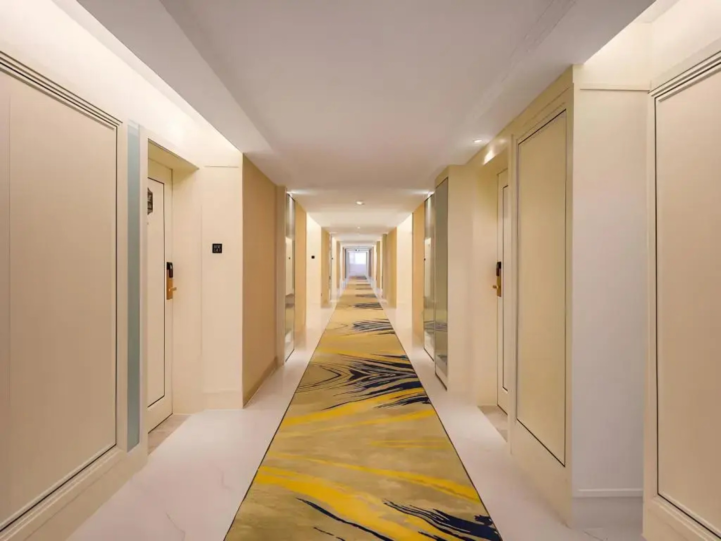 Vienna International Hotel (Luyi Passenger West Station)