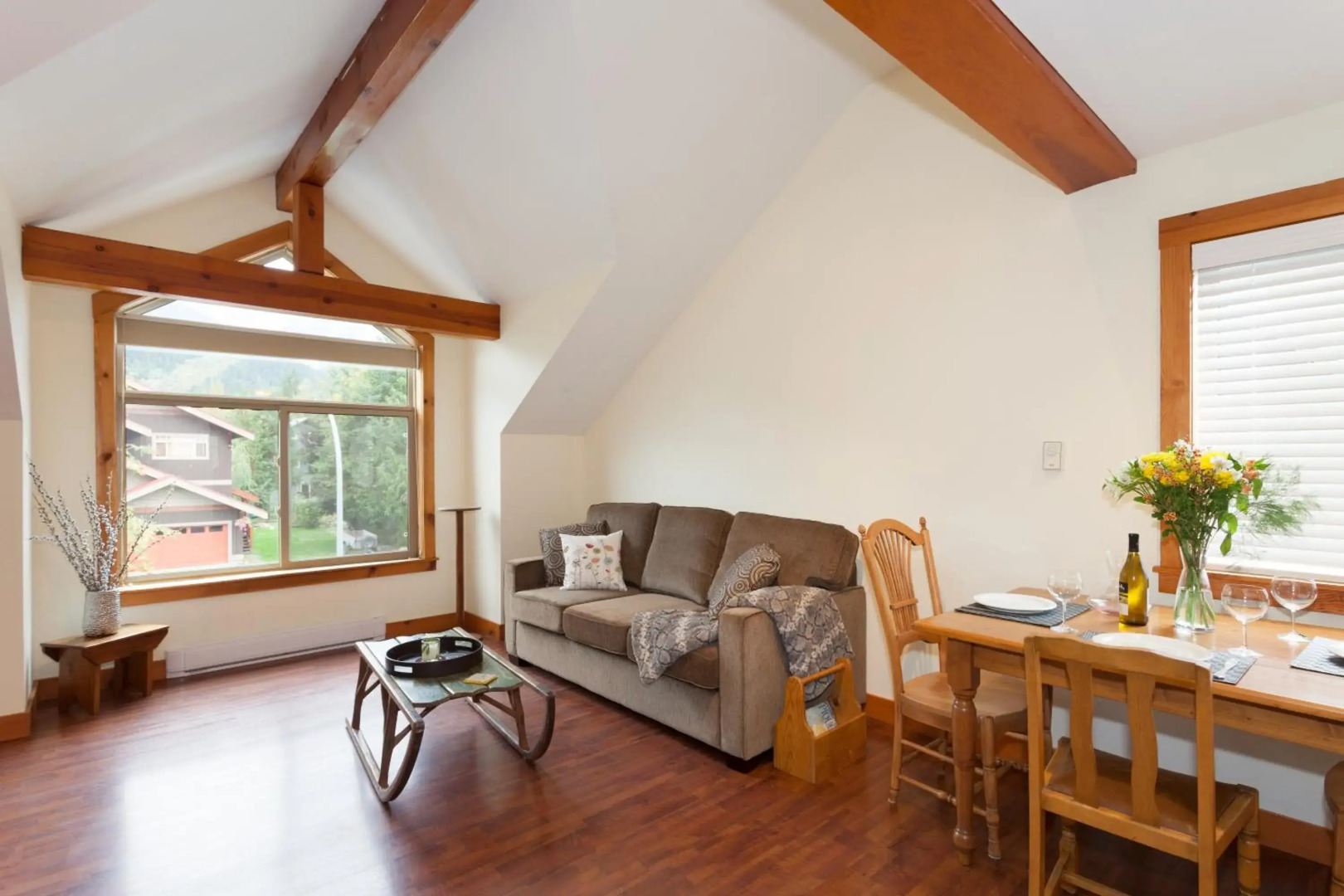 Pemberton Valley 1 bedroom unit WIFI cable TV free parking walk to Village