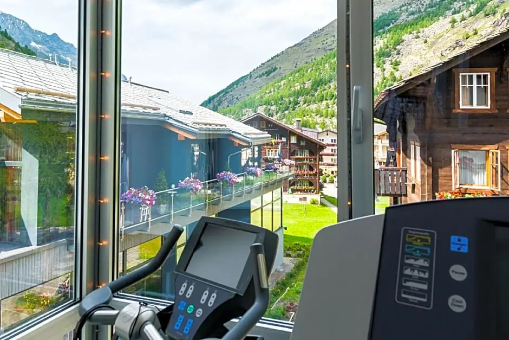 Loftsuite Hotel Saas