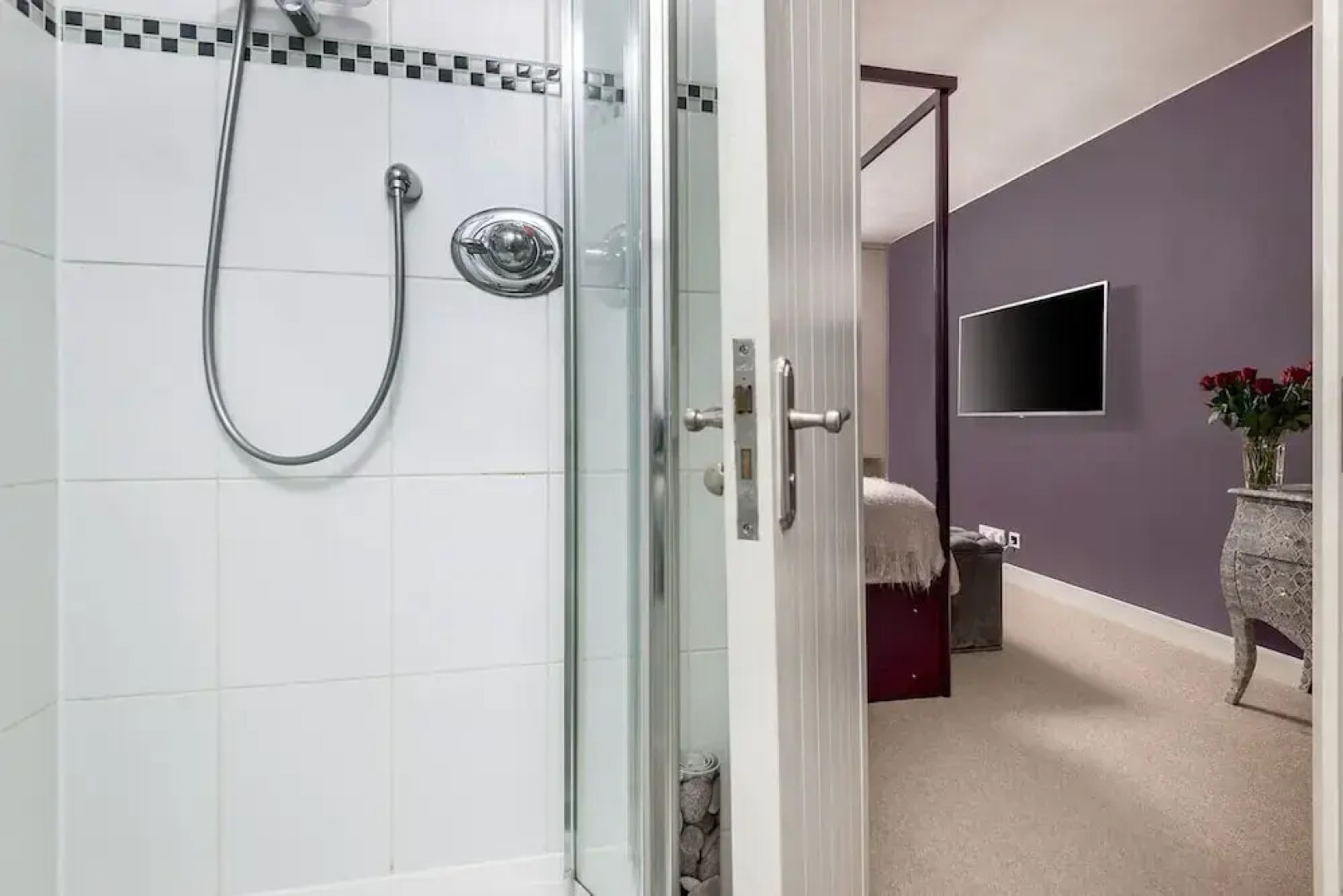 The Set - Room With En-suite