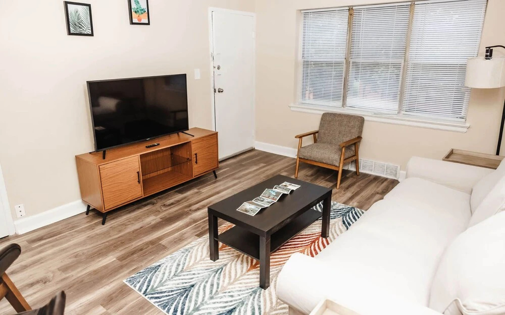 Comfortable 1BR APT With a 24-hour Fitness Center