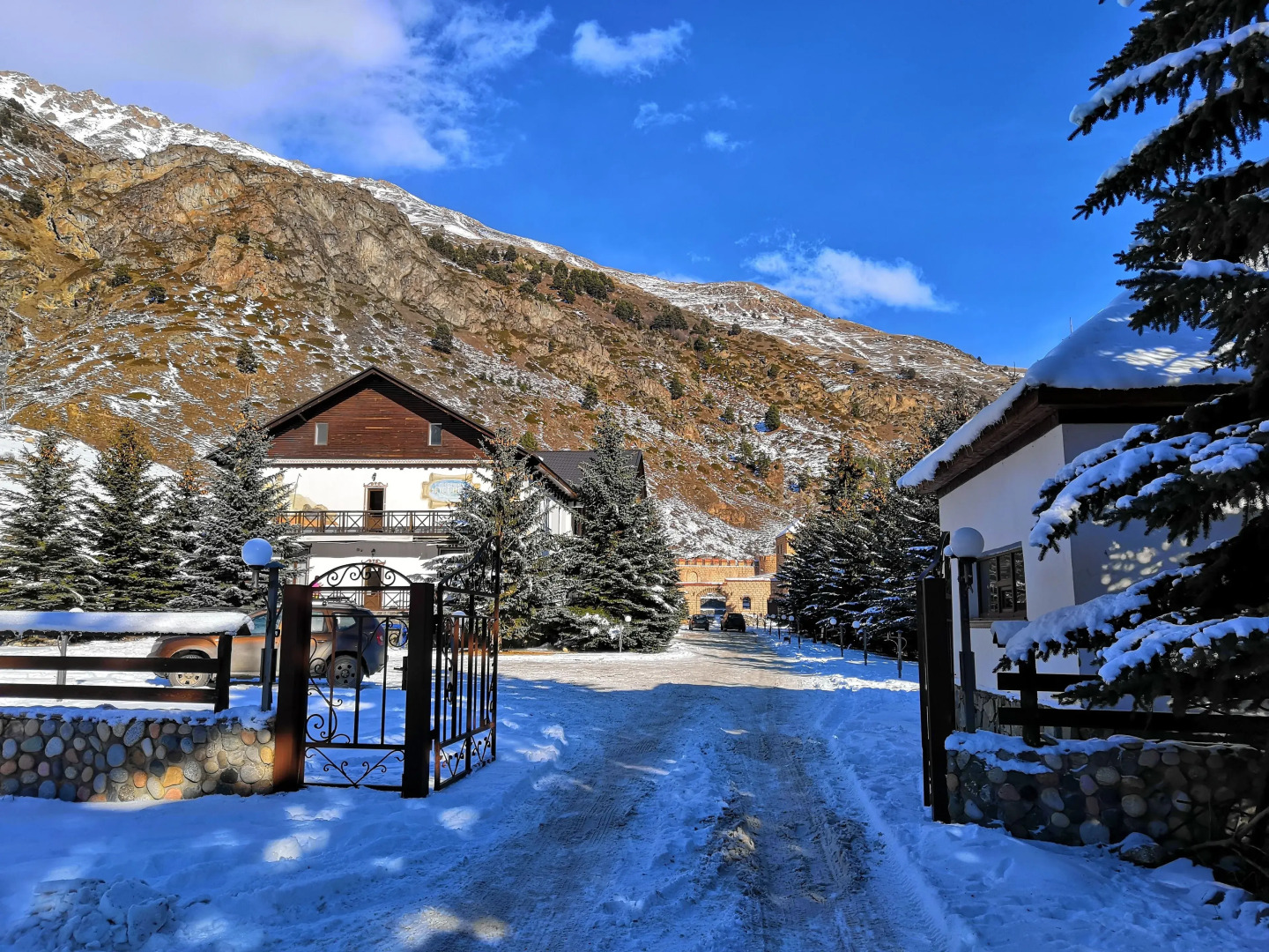 Elbrus HiLoft Hostel