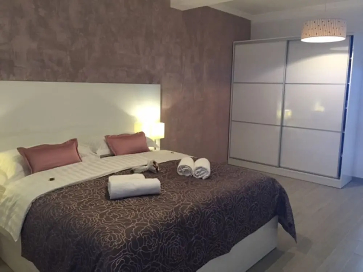 Boutique Pine Tree Resort Luxury Aparments & Restaurant