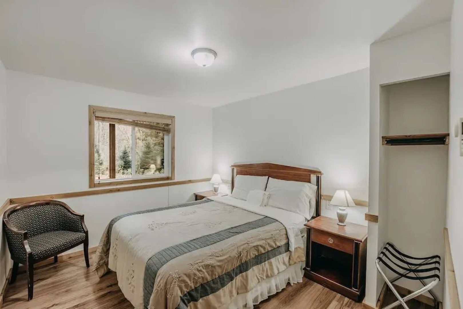 03mbh -12-bdrm - 3.5-bath - Wifi - Pets Ok - Sleeps 26 12 Bedroom Home by RedAwning