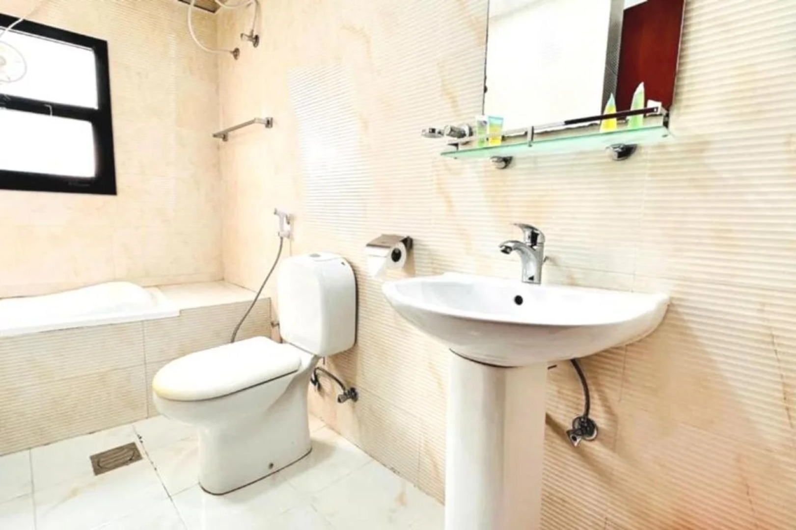 OYO 1118 Sharjah Plaza Hotel