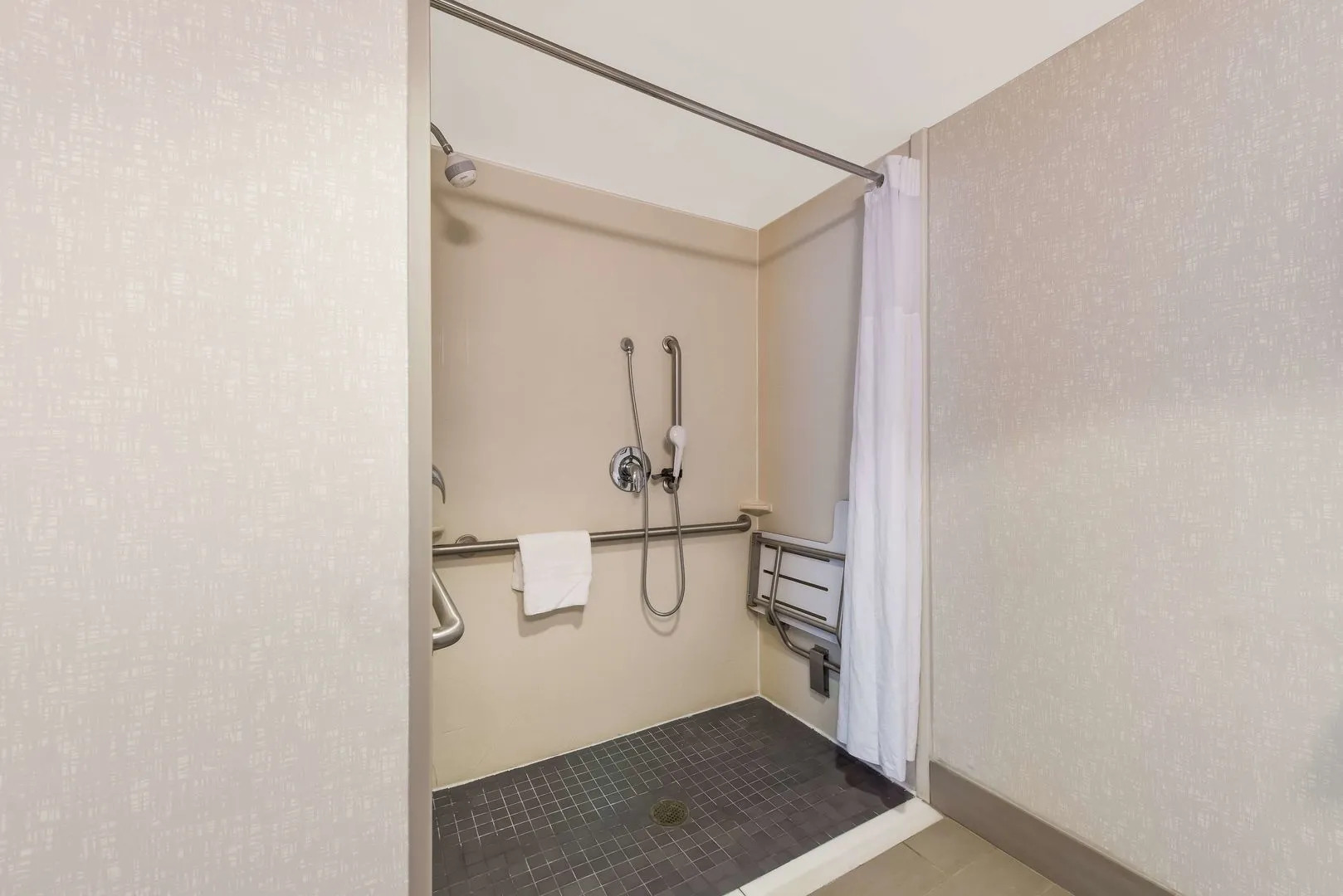 Hampton Inn & Suites Charlotte Airport