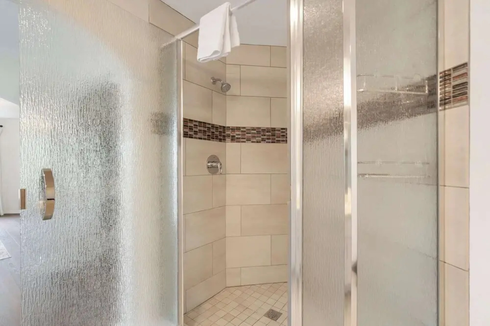 Lake It Easy Condo for 7