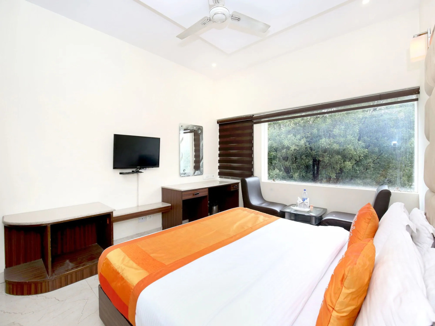 OYO Rooms Sector 22 Mobile Market