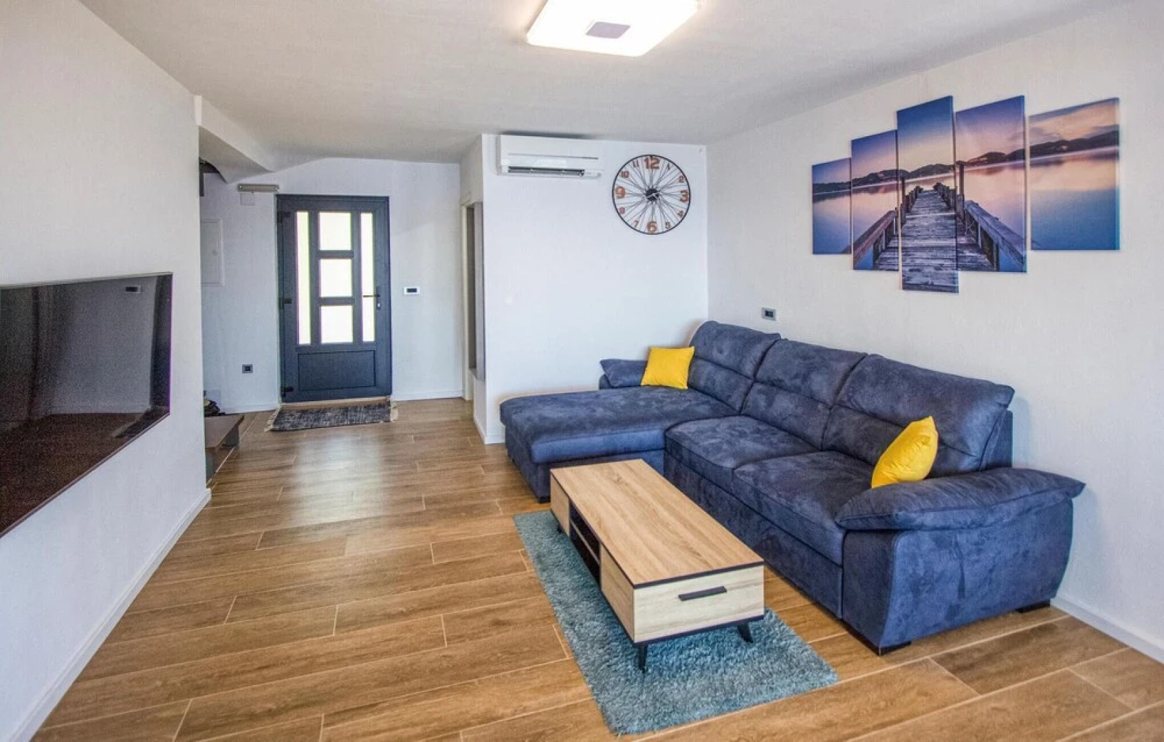 Amazing Home in Zavala With 3 Bedrooms, Wifi and Outdoor Swimming Pool